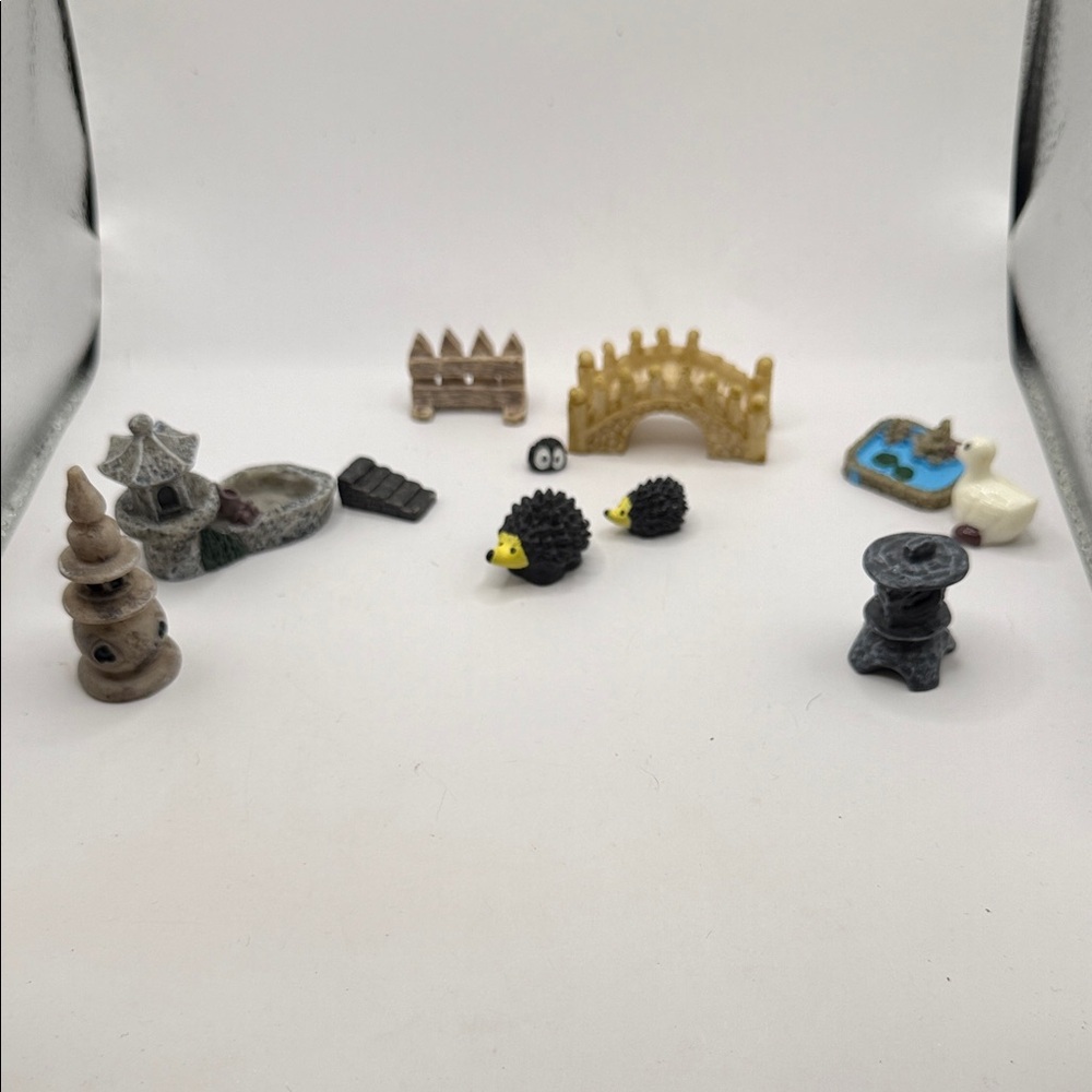 Mini Hedgehog Small Pet Garden Figurine Set - Black & Yellow